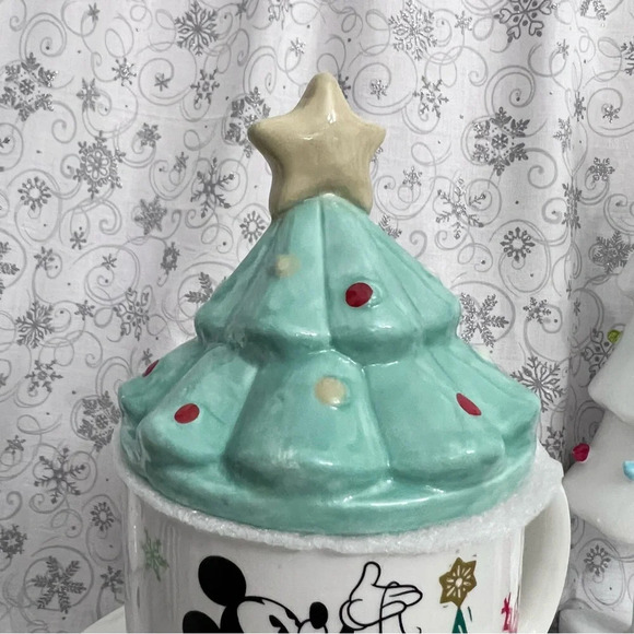 New Disney Mickey & Minnie Mouse Mug W/ Christmas Tree & Star Topper Lid 18 Oz. - Picture 2 of 10